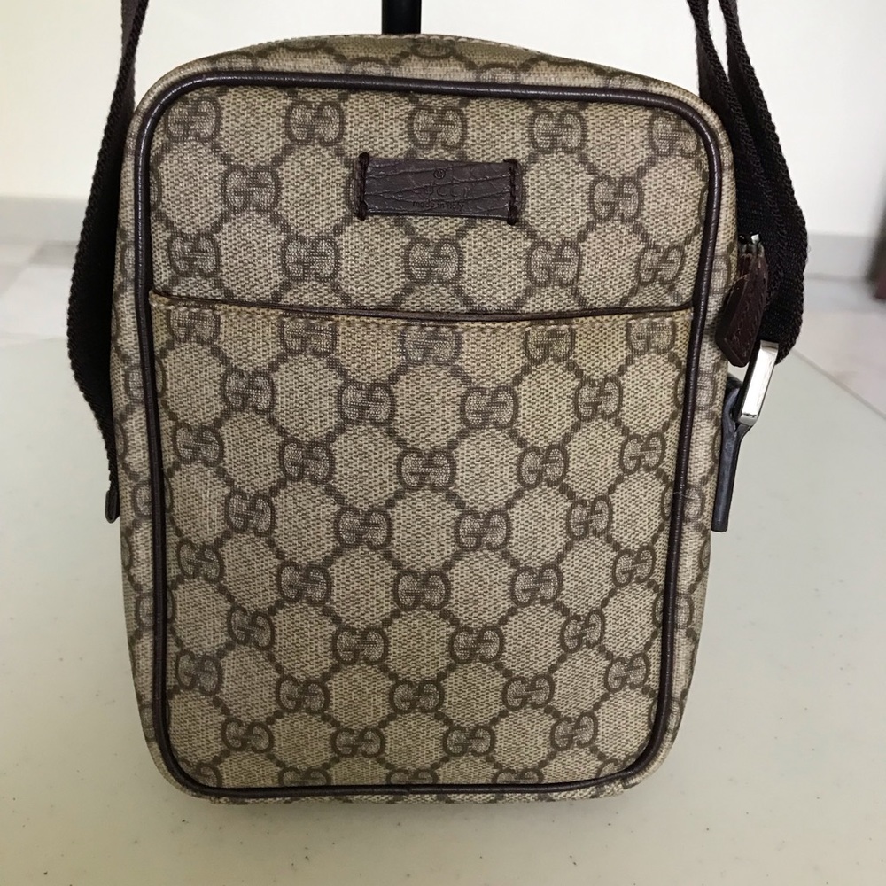 Gucci Beige Brown Monogram Messenger Bag - Picture 2 of 16